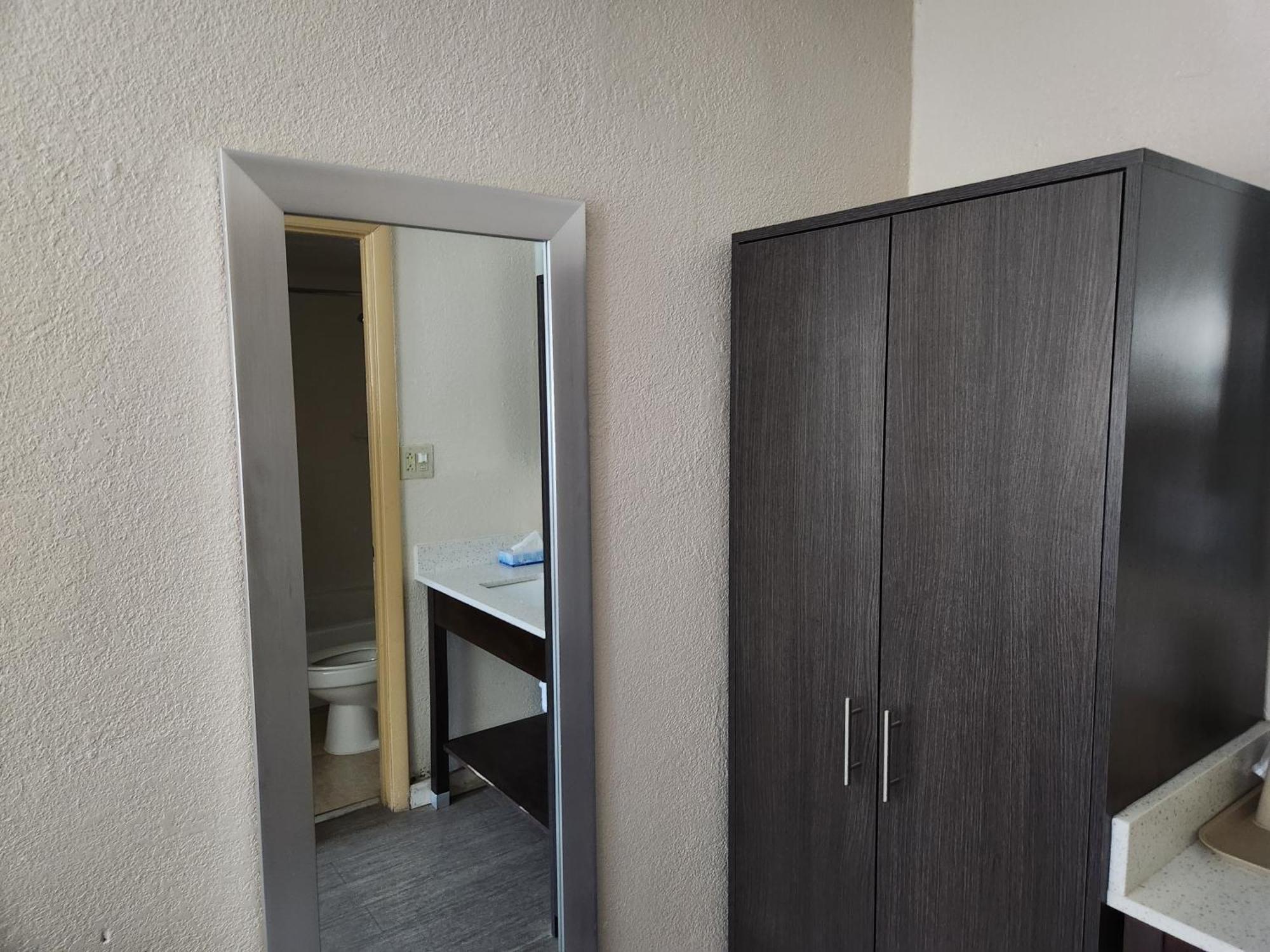 Days Inn By Wyndham Charlotte Northlake Bagian luar foto
